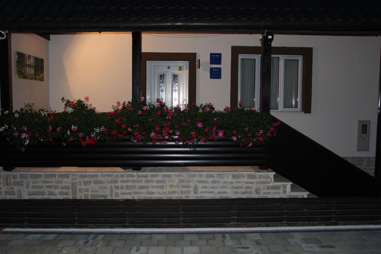 B&B Millenium House Plitvička Jezera Dış mekan fotoğraf